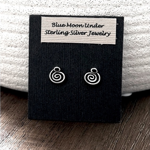 NWT 925 Sterling Silver Black Onyx Swirl Stud Earrings! NEW! - Picture 2 of 2